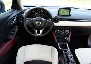 Mazda CX 4 2017 - Bán ô tô Mazda CX 4 sản xuất 2017, màu bạc, nhập khẩu