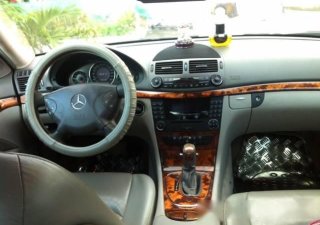 Mercedes-Benz E class E200  2004 - Cần bán xe Mercedes E200 năm 2004, màu đen, xe nhập