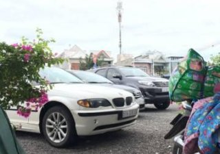 BMW 3 Series  323i 1999 - Cần bán BMW 3 Series 323i đời 1999, màu trắng