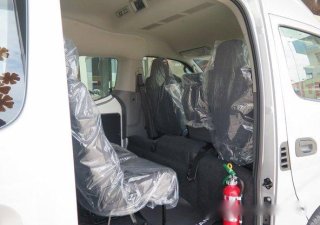 Nissan Urvan  350  MT 2017 - Cần bán xe Nissan Urvan 350  MT đời 2017, màu bạc