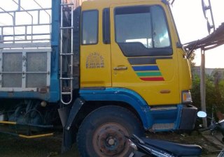 Xe tải 5 tấn - dưới 10 tấn 1995 - Bán xe tải 8 tấn đời 1995, màu vàng, xe nhập