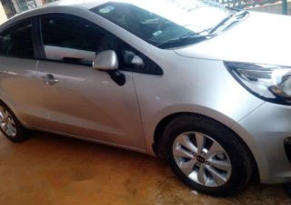Kia Rio 2016 - Gia đình bán Kia Rio đời 2016, màu bạc