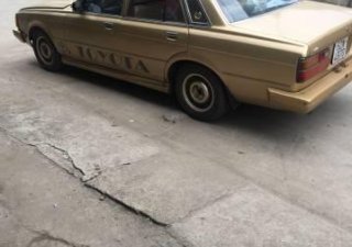 Toyota Cressida 1981 - Bán xe Toyota Cressida đời 1981, màu vàng
