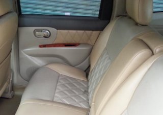 Nissan Grand livina  MT 2011 - Cần bán gấp Nissan Livina 2011, màu vàng cát, còn mới