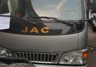 Xe tải 2500kg 2017 - Xe tải Jac 2t4 đời 2017, bán trả góp giá cực rẻ