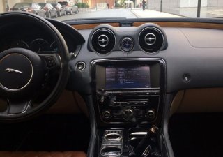 Jaguar XJ 2011 - Cần bán xe Jaguar XJ đời 2011, màu đen, xe nhập


