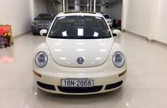 Volkswagen New Beetle 2008 - Bán Volkswagen NewBeetle sx2008 đky2010 số tự động nhập khẩu màu kem sữa