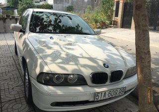 BMW 5 Series 525i 2002 - Cần bán BMW 5 Series 525i năm sản xuất 2002, màu trắng, xe nhập số tự động, giá tốt