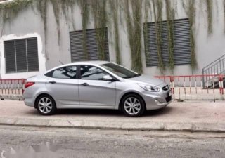 Hyundai Avante Blue  2017 - Cần bán Hyundai Avante Blue sản xuất năm 2017, màu bạc xe gia đình