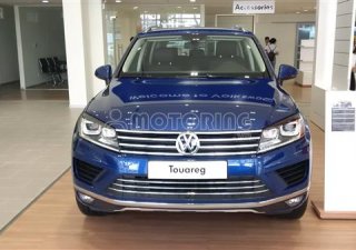 Volkswagen Touareg 3.6L FSI V6 2017 - Bán Volkswagen Touareg 3.6L FSI V6 năm 2017, màu xanh lam