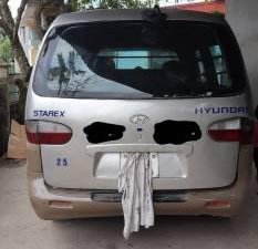 Hyundai Grand Starex 2002 - Cần bán xe Hyundai Grand Starex sản xuất năm 2002, màu bạc