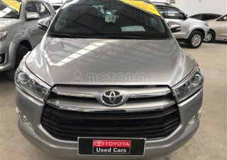 Toyota Innova V 2017 - Bán Toyota Innova V sản xuất 2017, màu bạc, 920 triệu