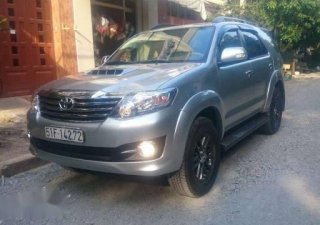 Toyota Fortuner 2015 - Bán Toyota Fortuner đời 2015, màu bạc chính chủ, 840 triệu