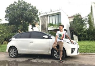 Toyota Yaris 2017 - Cần bán gấp Toyota Yaris đời 2017, màu trắng còn mới