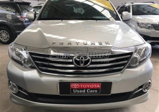 Toyota Fortuner V(4x2) 2016 - Bán Toyota Fortuner V(4x2) đời 2016, màu bạc