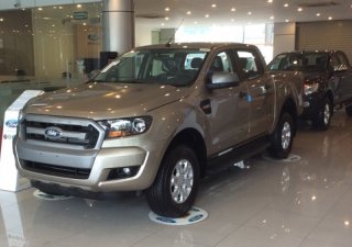 Ford Ranger 2.2L AT 4x2 Wildtrak 2018 - Bán xe Ford Ranger 2.2L AT 4x2 Wildtrak năm sản xuất 2018, màu vàng, xe nhập