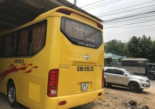 Hyundai Universe    2015 - Bán Hyundai Universe đời 2015, màu vàng