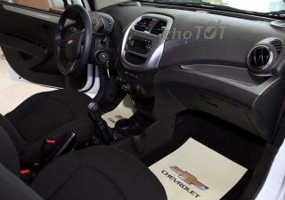 Chevrolet Corsica 2018 - Bán xe Chevrolet Corsica năm sản xuất 2018, màu trắng