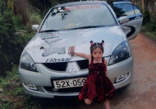 Mitsubishi Galant 2003 - Cần bán xe Mitsubishi Galant sản xuất 2003, màu bạc số tự động, 295 triệu