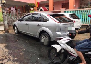 Ford Focus 2010 - Cần bán lại xe Ford Focus sản xuất năm 2010, màu bạc xe gia đình, giá 370tr