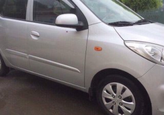 Hyundai i10   MT  2013 - Cần bán gấp Hyundai i10 MT 2013, màu bạc, xe nhập