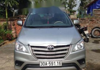 Toyota Innova 2015 - Cần bán gấp Toyota Innova sản xuất 2015, màu bạc chính chủ giá tốt