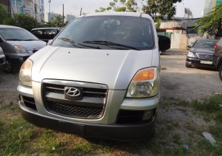 Hyundai Starex GRX 2004 - Bán ô tô Hyundai Starex GRX đời 2004, 3 chỗ 1000kg, màu bạc, nhập khẩu nguyên chiếc