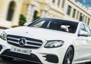 Mercedes-Benz E class E300 2017 - Cần bán Mercedes E300 sản xuất 2017, màu trắng, xe nhập giá hấp dẫn