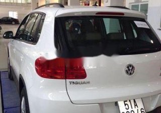 Volkswagen Tiguan 2013 - Gia đình bán ô tô Volkswagen Tiguan năm 2013, màu trắng