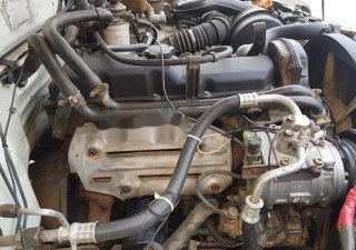 Toyota Hilux 2005 - Bán Toyota Hilux năm 2005, màu trắng