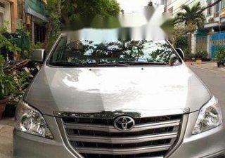 Toyota Innova 2016 - Cần bán Toyota Innova đời 2016, màu bạc xe gia đình, giá 605tr