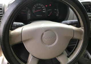 Isuzu Dmax 2005 - Cần bán xe Isuzu Dmax năm 2005, màu bạc xe gia đình
