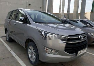 Toyota Innova 2017 - Bán ô tô Toyota Innova năm 2017, màu xám như mới, giá tốt