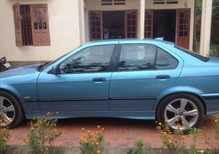 BMW 3 Series  320i 1998 - Bán xe BMW 3 Series 320i đời 1998, màu xanh lam, 200 triệu