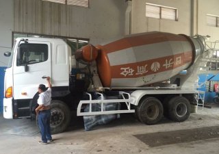Hino Dutro 2012 - Bán ô tô Hino trộn bê tông đời 2012, màu trắng, nhập khẩu