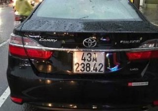 Toyota Camry 2016 - Bán Toyota Camry năm sản xuất 2016, màu đen, giá tốt
