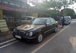 Mercedes-Benz E class E240 2000 - Bán ô tô Mercedes E240 đời 2000, màu đen, xe nhập