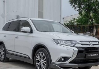 Mitsubishi Outlander 2018 - Cần bán xe Mitsubishi Outlander đời 2018, màu trắng, nhập khẩu nguyên chiếc   