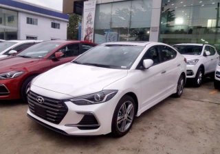 Hyundai Elantra 1.6 Sport 2018 - Bán Hyundai Elantra sport năm sản xuất 2018, màu trắng