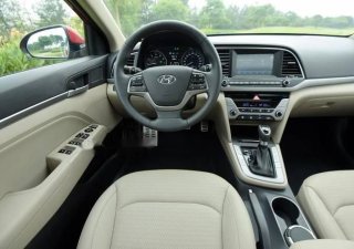 Hyundai Elantra 2018 - Bán Hyundai Elantra đời 2018, xe mới 100%