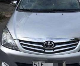 Toyota Innova 2016 - Cần bán xe Toyota Innova năm sản xuất 2016, màu bạc xe gia đình, giá chỉ 600 triệu