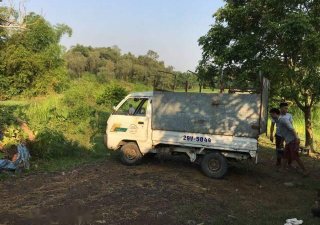 Xe tải 500kg - dưới 1 tấn   2004 - Cần bán xe tải 500kg - dưới 1 tấn sản xuất năm 2004, màu trắng, 30 triệu