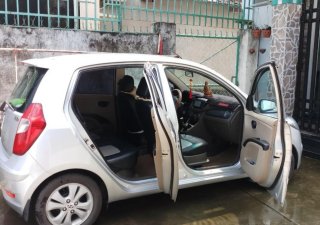 Hyundai i10 2011 - Cần bán gấp Hyundai i10 đời 2011, màu xám, nhập khẩu chính chủ 
