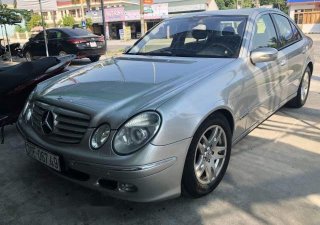 Mercedes-Benz E class  E 240 Class 2004 - Cần bán gấp Mercedes E 240 Class năm sản xuất 2004, màu bạc