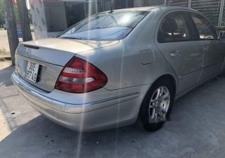 Mercedes-Benz E class  E 240 Class 2004 - Cần bán gấp Mercedes E 240 Class năm sản xuất 2004, màu bạc