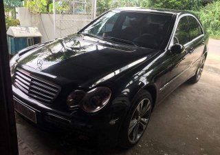 Mercedes-Benz C class 2005 - Bán Mercedes đời 2005, màu đen, xe còn mới, chạy êm