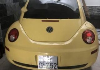 Volkswagen New Beetle   2010 - Bán Volkswagen New Beetle đời 2010, màu vàng, xe nhập giá cạnh tranh