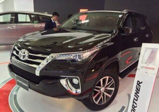 Toyota Fortuner   2018 - Bán Toyota Fortuner năm sản xuất 2018, màu đen, nhập khẩu nguyên chiếc