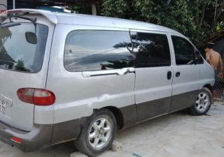 Hyundai Grand Starex 2000 2002 - Cần bán gấp Hyundai Grand Starex 2000 đời 2002, màu bạc, nhập khẩu