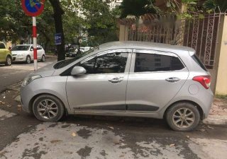 Hyundai Grand i10 2015 - Cần bán lại xe Hyundai Grand i10 năm sản xuất 2015, màu bạc giá cạnh tranh